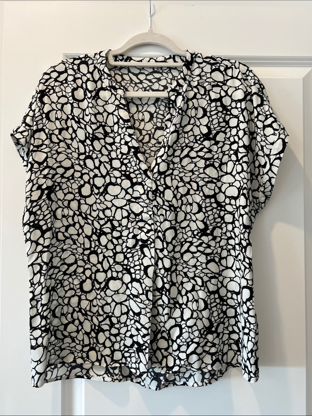 lovestitch Black and White Patterned V-Neck Blouse